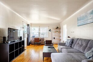 2302 Loy Ln, Unit 2302 in Los Angeles, CA - Building Photo