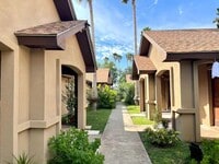 624 S Pleasantview Dr