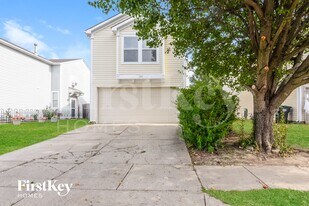 1319 Freemont Ln in Greenwood, IN - Building Photo