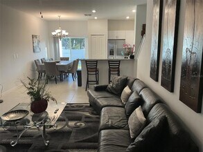 2453 Sunray Venus Wy in Ruskin, FL - Building Photo - Building Photo
