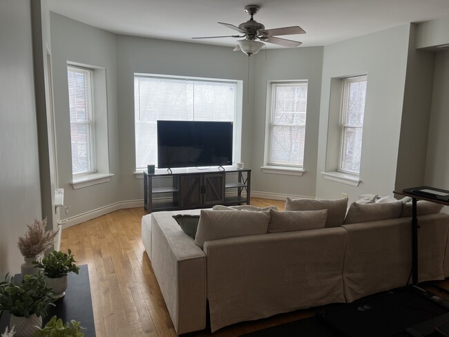 1468 E 69th St in Chicago, IL - Building Photo - Building Photo