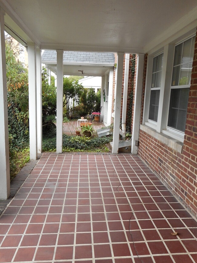 210 E University Pkwy in Baltimore, MD - Building Photo - Building Photo