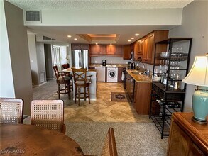 2305 Gulf Shore Blvd N in Naples, FL - Building Photo - Building Photo