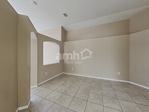 16502 Lake Heather Dr in Tampa, FL - Foto de edificio - Building Photo