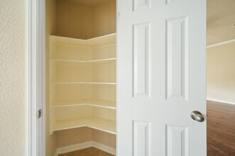 9515 Denfield Ln in Houston, TX - Foto de edificio - Building Photo