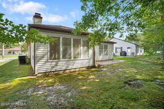 327 Concord Ct in Little Egg Harbor Township, NJ - Building Photo - Building Photo
