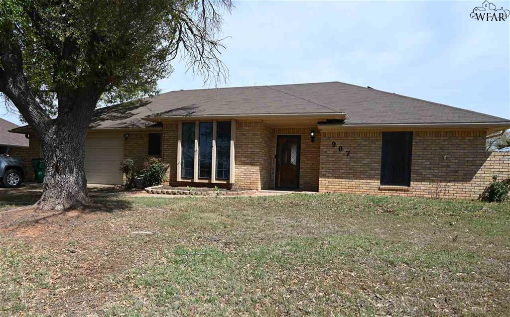 907 Sugarbush Ln in Burkburnett, TX - Building Photo