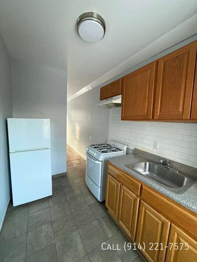 22 Vineyard Ave in Yonkers, NY - Building Photo - Building Photo