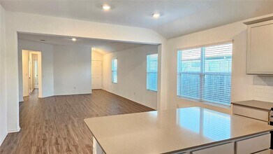 195 Salt Springs Rd in Kyle, TX - Building Photo - Building Photo