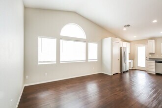 438 River Glider Ave in North Las Vegas, NV - Building Photo - Building Photo