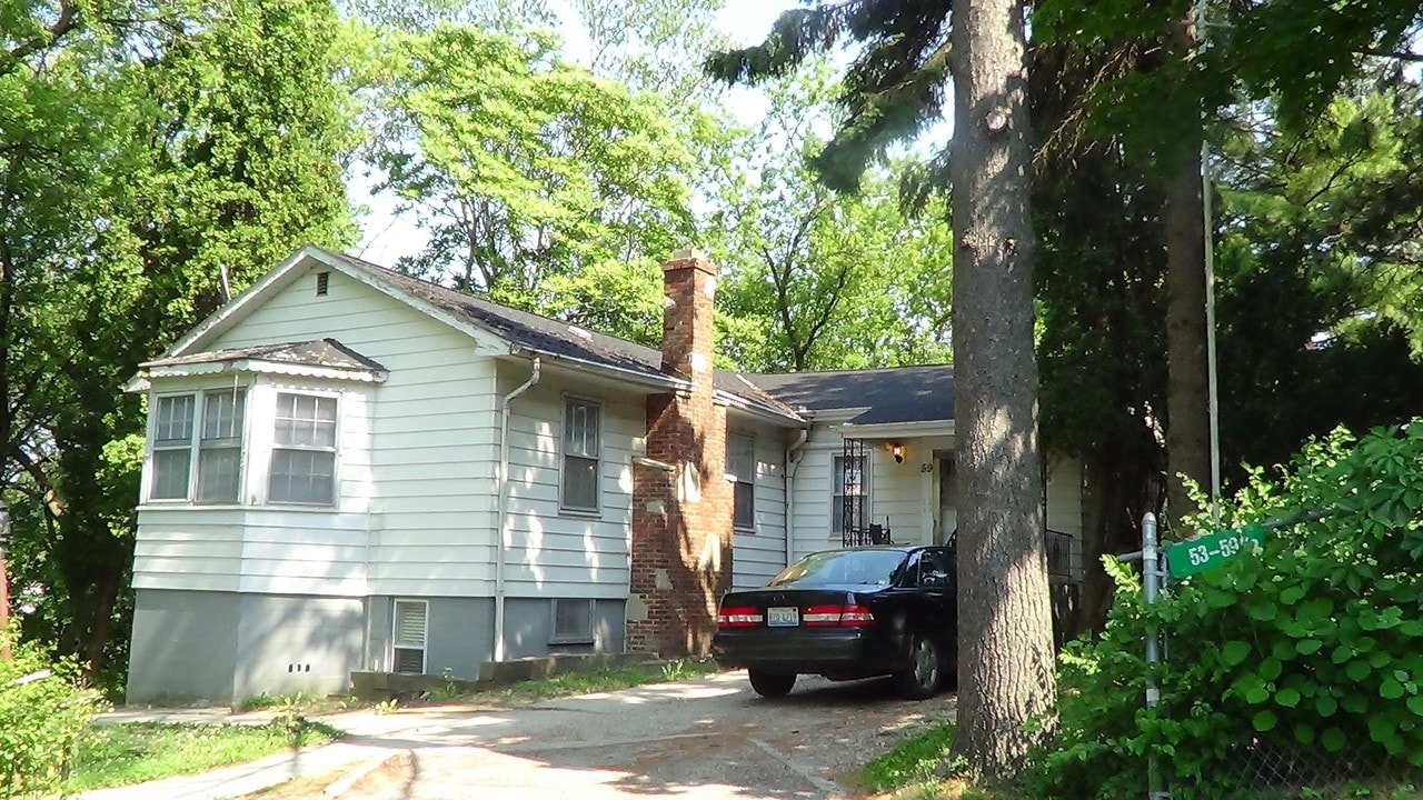 59 S Hickory Ave in Fox Lake, IL - Foto de edificio