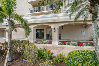 Vanderbilt Shores (Barcelona & Seville) in Naples, FL - Building Photo - Building Photo