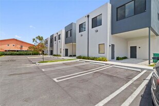 135 SW 114th Ave in Miami, FL - Building Photo