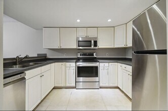 11550 Baywood Meadows Dr-Unit -11550 Baywood Meadows Dr APT 3 in New Port Richey, FL - Foto de edificio - Building Photo
