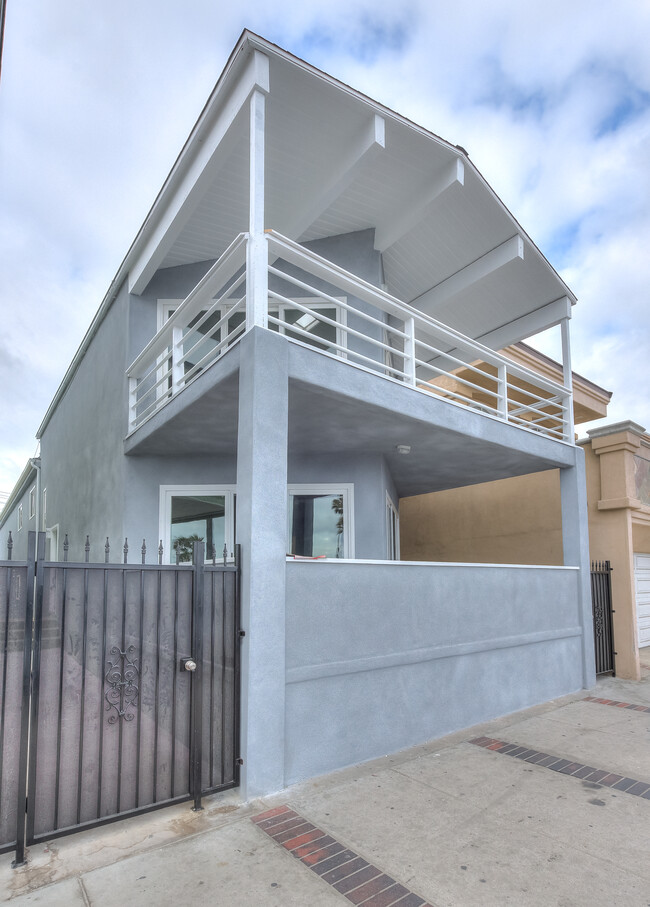 2206 W Oceanfront in Newport Beach, CA - Foto de edificio - Building Photo