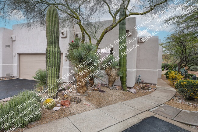 7402 Hum Rd, Unit 16 in Carefree, AZ - Foto de edificio - Building Photo