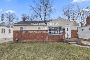 18240 Negaunee in Redford Township, MI - Building Photo