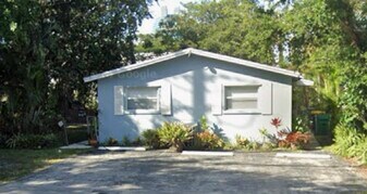 5401 SW 40th Ave, Unit Duplex Apartment West in Fort Lauderdale, FL - Building Photo