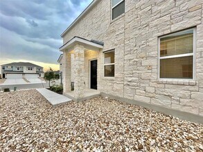 2415 Lakey Cv in Leander, TX - Foto de edificio - Building Photo