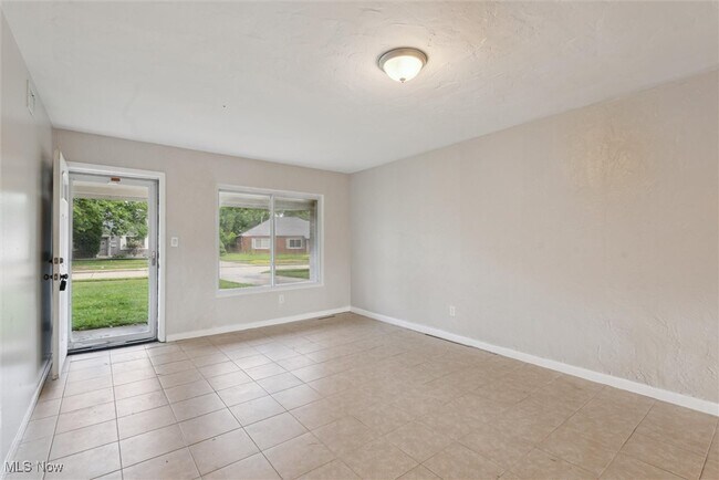 27240 Markbarry Ave in Euclid, OH - Building Photo - Building Photo