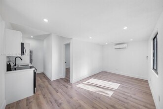 6911 NW 4th Ct in Miami, FL - Building Photo - Building Photo