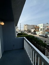 24 Lighthouse St, Unit B in Marina Del Rey, CA - Building Photo - Building Photo