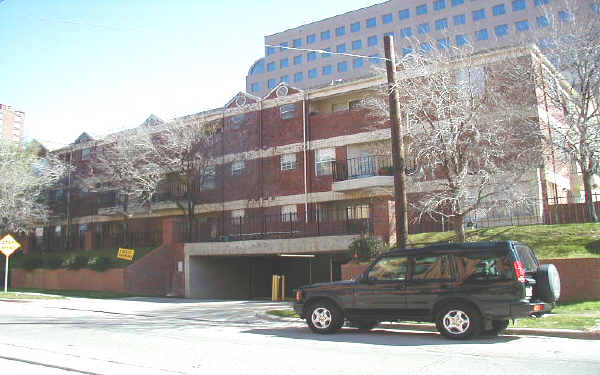 Sutton Place Condominiums in Dallas, TX - Building Photo - Building Photo