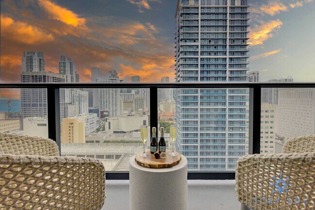601 NE 1st Ave in Miami, FL - Building Photo - Building Photo