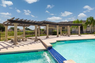 Rio De Vida in Mission, TX - Foto de edificio - Building Photo