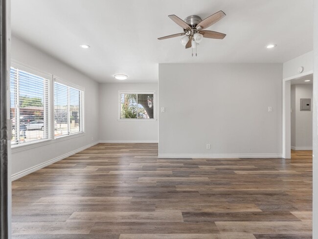 1340 W Parade St in Long Beach, CA - Foto de edificio - Building Photo