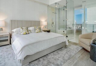 55 SW 9th St, Unit 4409 in Miami, FL - Building Photo - Building Photo