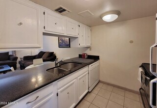 7436 E Chaparral Rd in Scottsdale, AZ - Building Photo - Building Photo