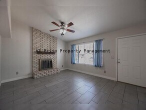 1025 W Laguna Dr in Tempe, AZ - Foto de edificio - Building Photo