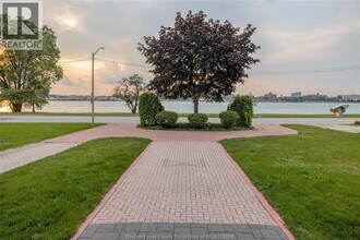 2161 Riverside Dr W in Windsor, ON - Foto de edificio - Building Photo