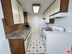 1252 Barry Ave in Los Angeles, CA - Building Photo - Building Photo