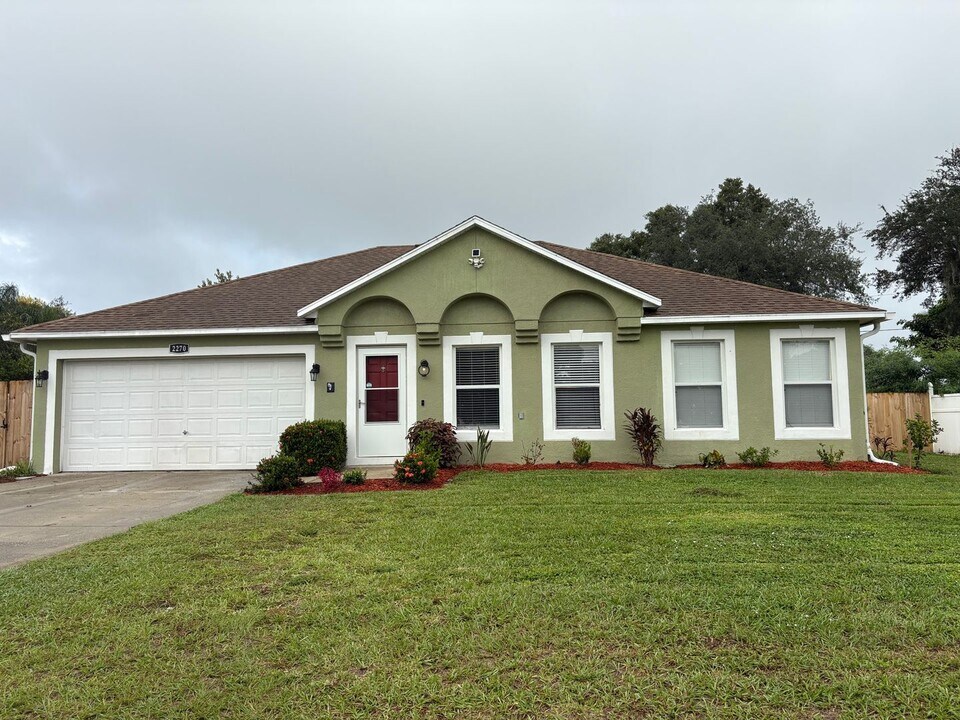 2270 Newmark Dr in Deltona, FL - Building Photo