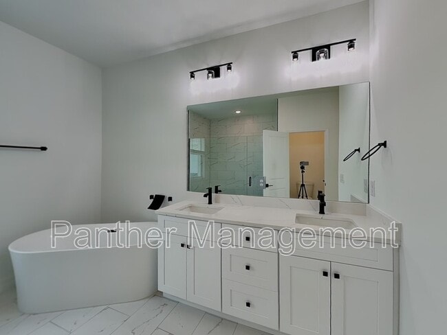 property at 1422 NE 33rd Ln