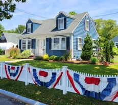 211 Elm St, Unit Single family house in Dartmouth, MA - Building Photo