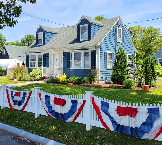 211 Elm St, Unit Single family house