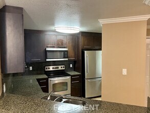 7585 Charmant Dr in San Diego, CA - Building Photo - Building Photo