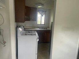 124 Russell Ave in Niles, OH - Building Photo