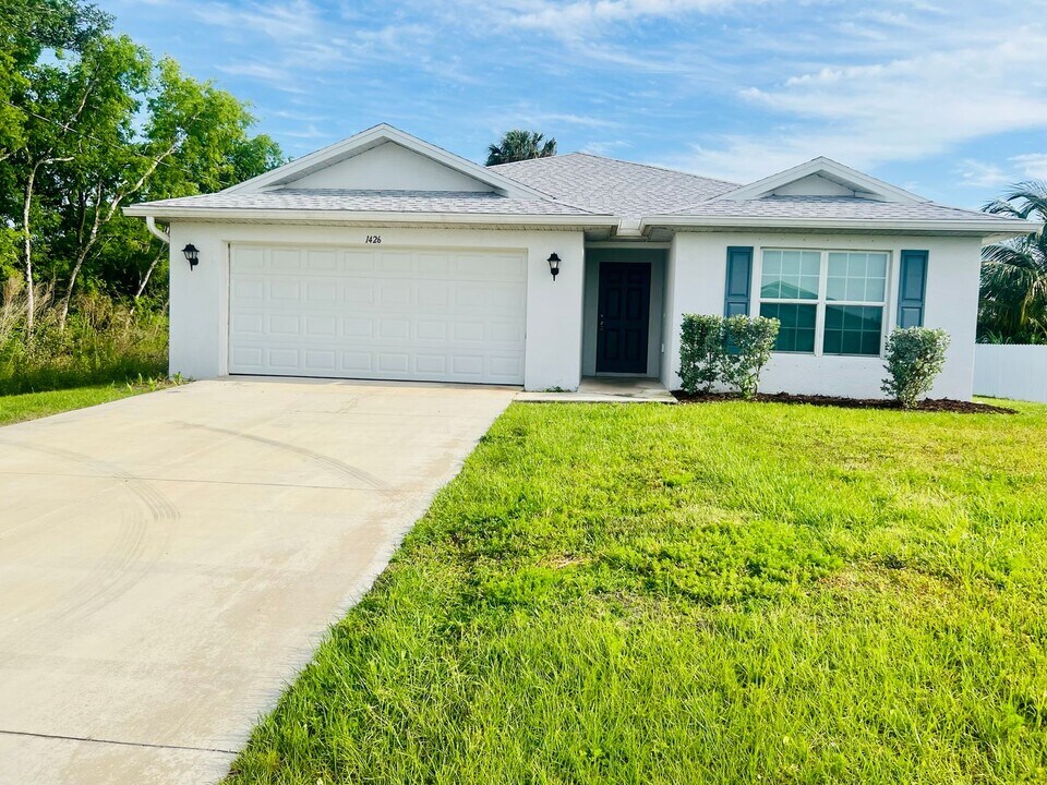 1426 NE 34th St in Cape Coral, FL - Building Photo
