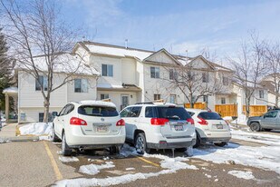 The Willows in Calgary, AB - Building Photo