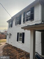 12 Wirt St NW in Leesburg, VA - Building Photo