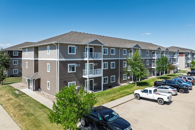 Lincoln Meadows in Dickinson, ND - Building Photo - Building Photo