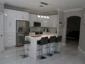 11359 NW 83rd Way in Doral, FL - Building Photo - Building Photo