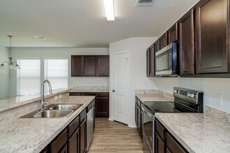 9318 Green Flora Ct in San Antonio, TX - Building Photo - Building Photo