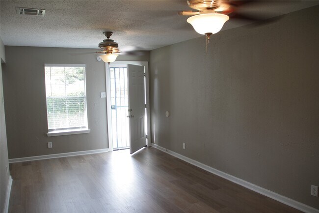 5400 Sheldon St in Houston, TX - Building Photo - Building Photo