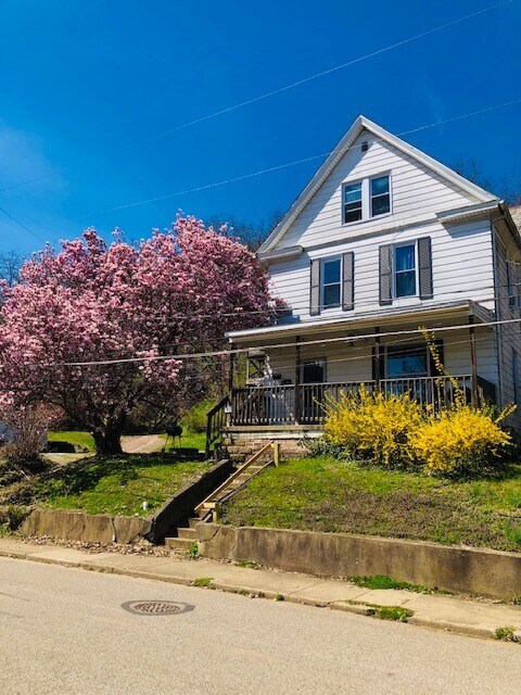 99 Grosvenor St in Athens, OH - Building Photo