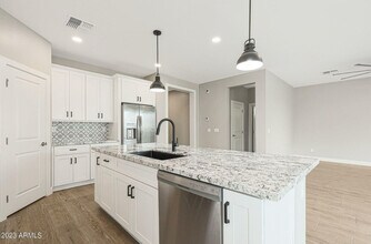 2517 N 56th St in Mesa, AZ - Foto de edificio - Building Photo